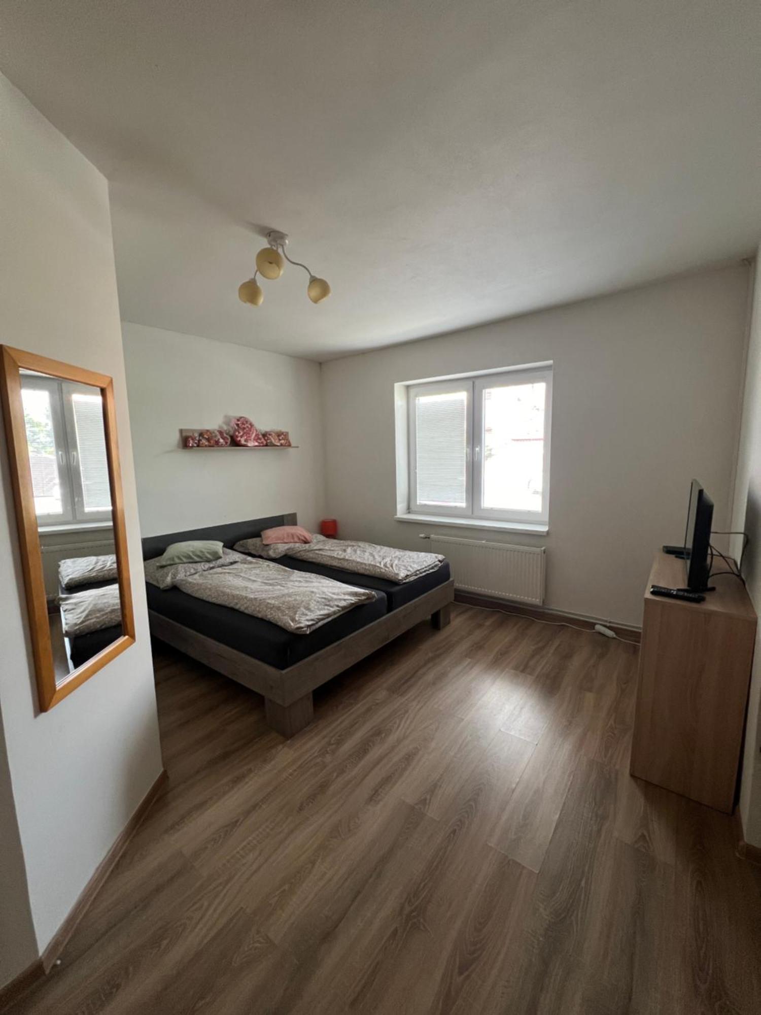 -Self-Check- 4-Bedroom Family House With Heated Tub Levice Luaran gambar